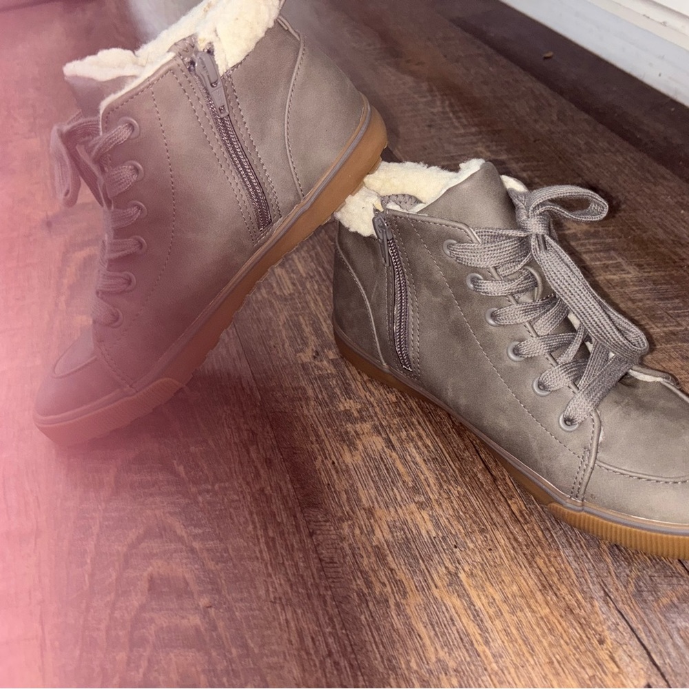 Big boy sz 5 zip up shoes